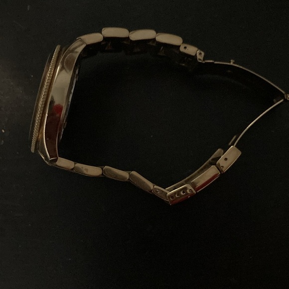 Watch - Picture 2 of 3